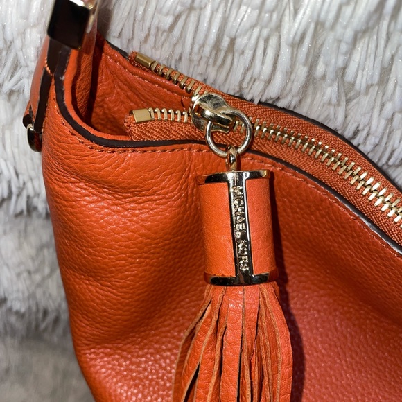 Michael Kors Large Weston Tassel Shoulder Bag - Picture 4 of 8